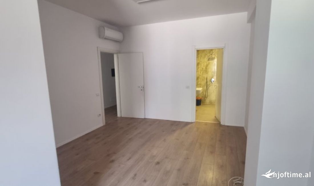 Jepet apartament per zyra me qera ne Bllok prane Tiki Bar