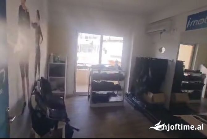 Jepet ambjent biznesi me qera perballe tek Delijorgjit tek Karburant Kastrati