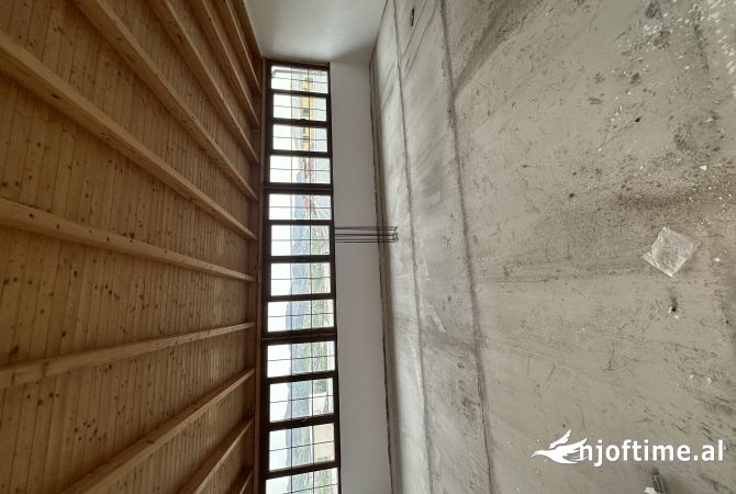 Jepet me qera super ambjent biznesi ne Sauk te Ri ne rruge kryesore totalisht i rikonstruktuar