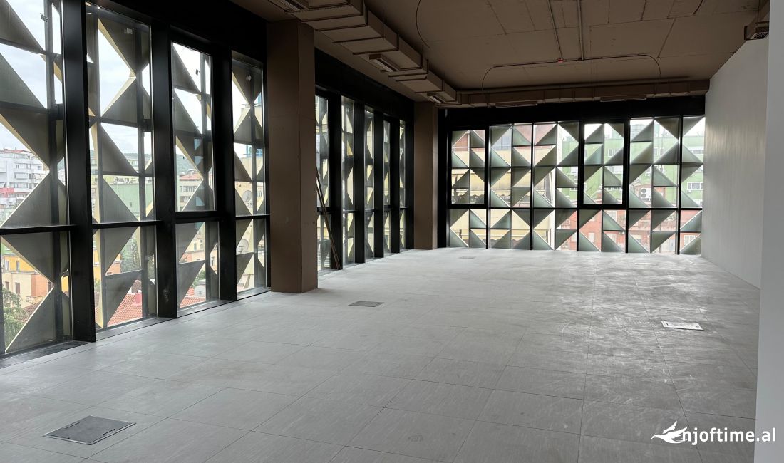 Jepet me qera ambjent biznesi ne Bllok