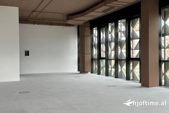 Jepet me qera ambjent biznesi ne Bllok