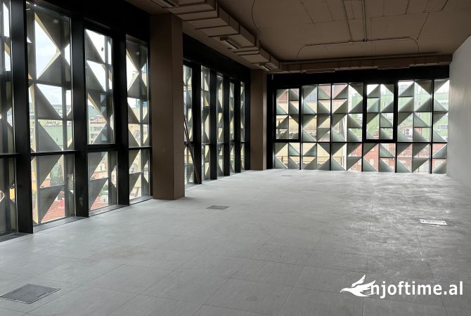 Jepet me qera ambjent biznesi ne Bllok