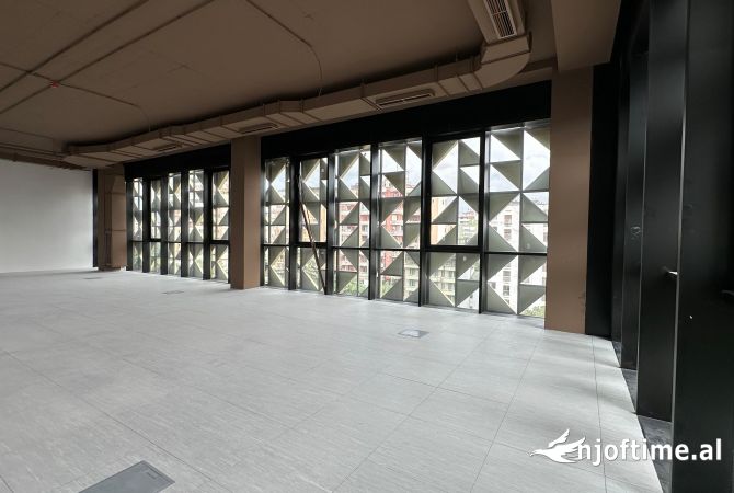 Jepet me qera ambjent biznesi ne Bllok