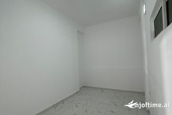 Ambiente Commerciale in Affitto 1+1 a Tirana - 750 Euro