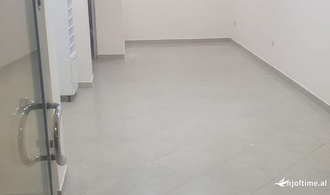 Dyqan me Qera (Qender/Ambulanca Qendrore) Rruga e Dibres