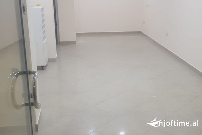 Ambiente Commerciale in Affitto 1+1 a Tirana - 50,000 Leke