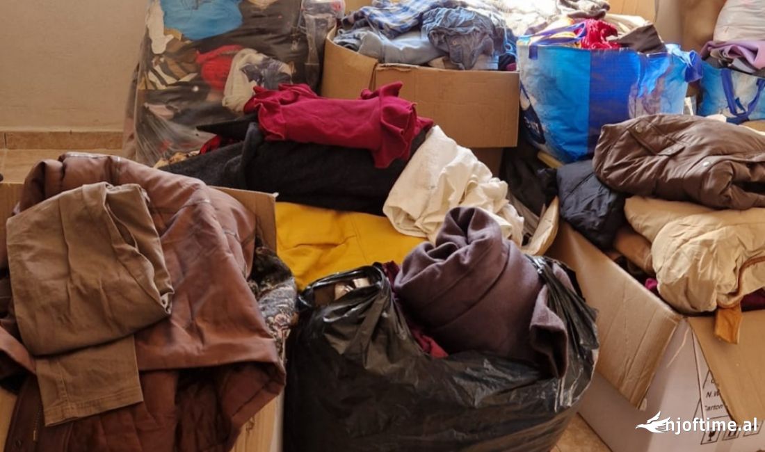 SHITEN RROBA ANGLEZE/Rroba te perdorura  per femra