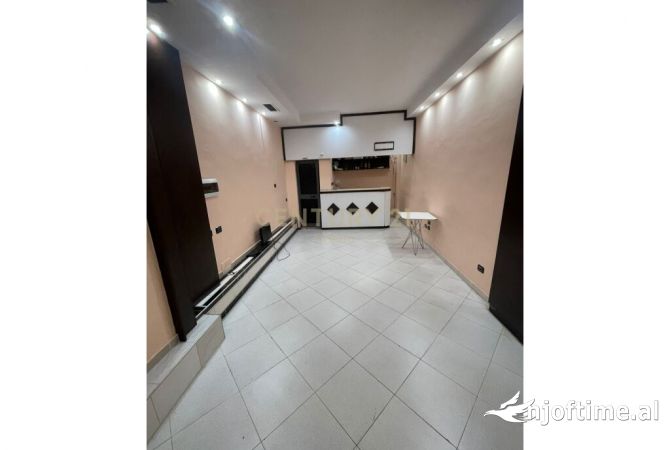 Ambiente Commerciale in Vendita 1+1 a Tirana - 51,000 Euro