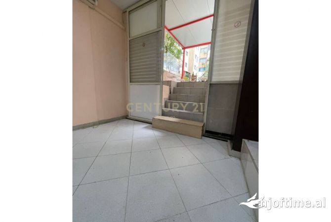 Ambiente Commerciale in Vendita 1+1 a Tirana - 51,000 Euro