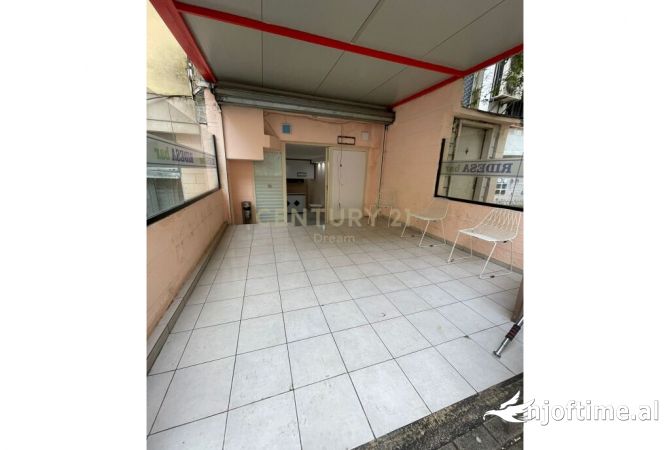 Ambiente Commerciale in Vendita 1+1 a Tirana - 51,000 Euro