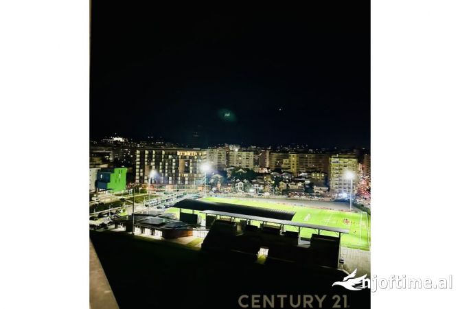 Ambiente Commerciale in Affitto 3+1 a Tirana - 1,500 Euro