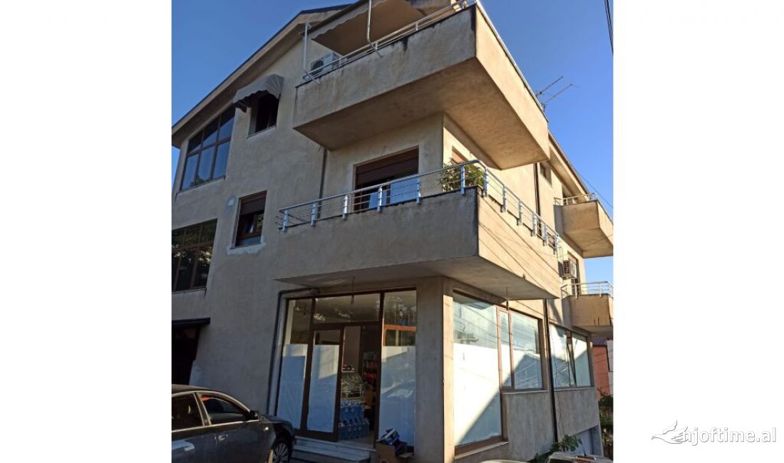 Shitet ambjent komercial ne Sauk te Ri!