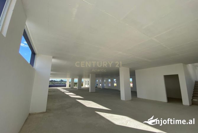 Ambiente Commerciale in Affitto 4+1 a Durazzo - 6,000 Euro