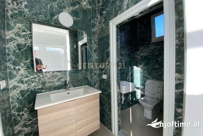 Ambiente Commerciale in Affitto 4+1 a Durazzo - 6,000 Euro