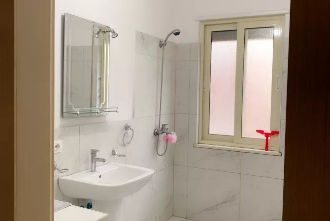 Shtepi me qera Apartament ne Tirane, 1+1, Mobilimi E mobiluar, Pagesa 300  Euro.