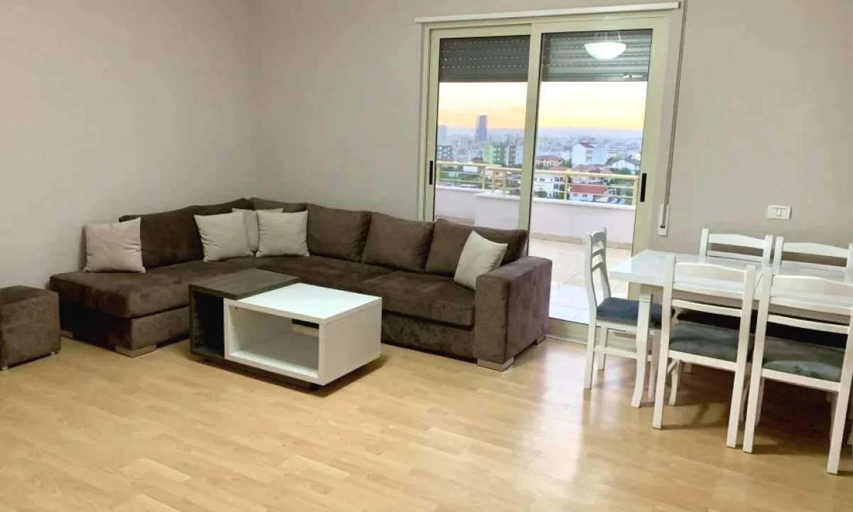 Shtepi me qera Penthose(kati i fundit panoramik) ne Tirane, 2+1, Mobilimi E mobiluar, Pagesa 60,000  Leke.