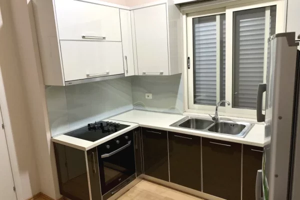 Shtepi me qera Penthose(kati i fundit panoramik) ne Tirane, 2+1, Mobilimi E mobiluar, Pagesa 60,000  Leke.