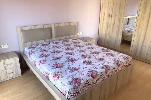 Shtepi me qera Penthose(kati i fundit panoramik) ne Tirane, 2+1, Mobilimi E mobiluar, Pagesa 60,000  Leke.