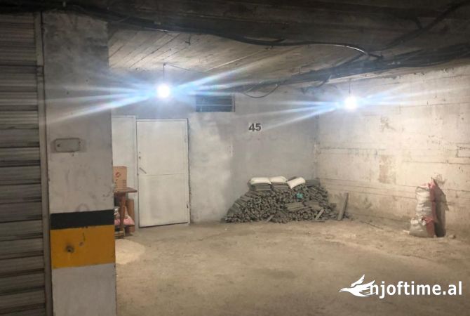 Business Property in Sale 4+1 in Tirana - 20,000 Euro