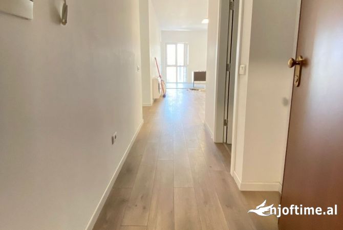 Ambiente Commerciale in Affitto 1+1 a Tirana - 600 Euro