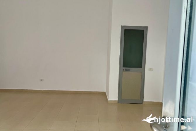 Dyqan per shitje tek ish tregu elektrik