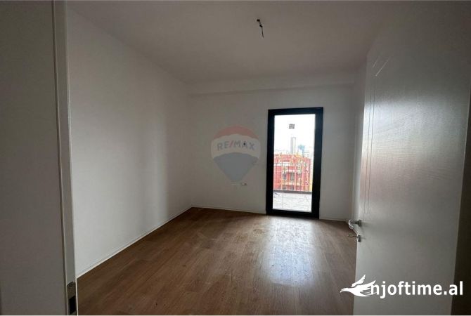 Ambiente Commerciale in Affitto 3+1 a Tirana - 1,600 Euro