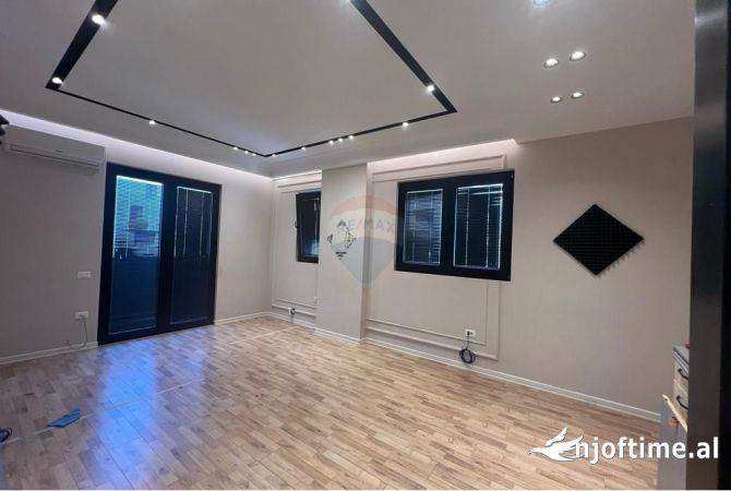 Zyre me qira tek Square 21!