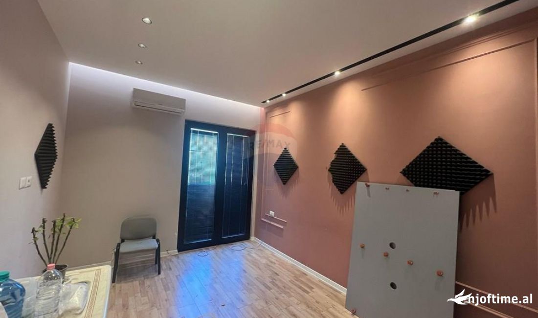 Zyre me qira tek Square 21!