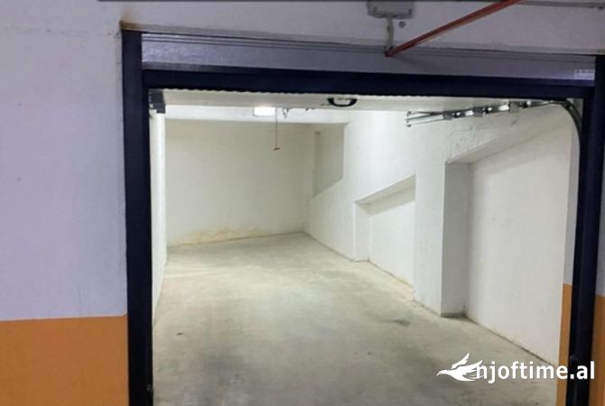 Business Property in Sale 4+1 in Tirana - 40,000 Euro