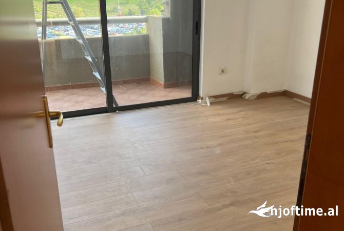 Ambiente Commerciale in Affitto 3+1 a Tirana - 25,000 Leke