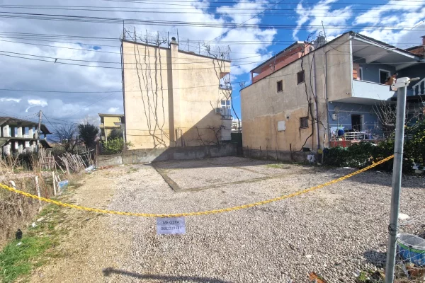 Truall ose Toke ne Tirane - 350 Euro