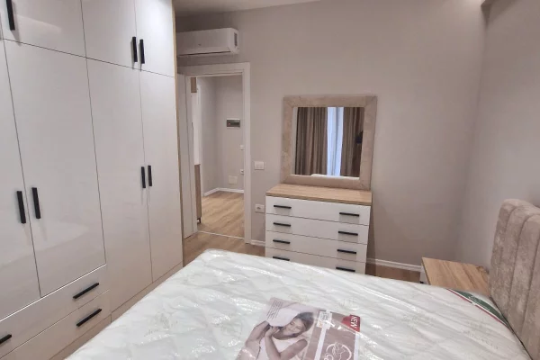 Shtepi me qera Apartament ne Tirane, 1+1, Mobilimi E mobiluar, Pagesa 50,000  Leke.