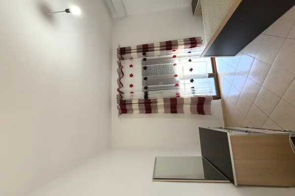 Shtepi me qera Shtepi Private ne Tirane, 2+1, Mobilimi E mobiluar, Pagesa 500  Euro.