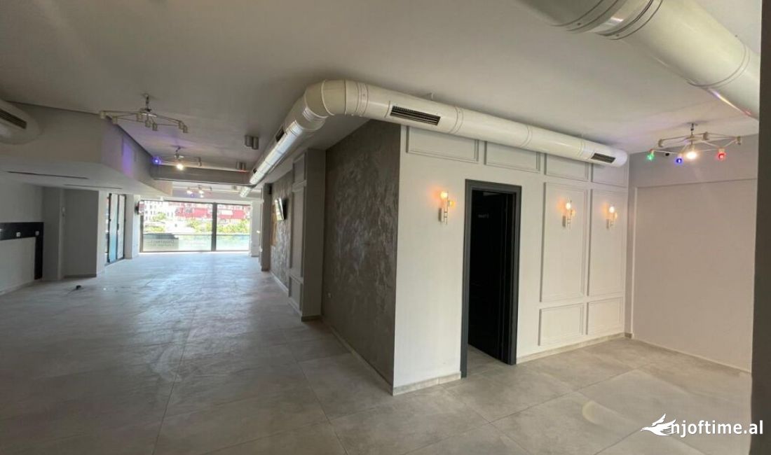 AMBIENT KOMERCIAL OPEN SPACE PER QIRA BUZE RRUGES, ASTIROKS104712