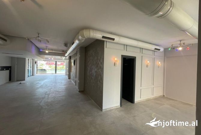 AMBIENT KOMERCIAL OPEN SPACE PER QIRA BUZE RRUGES, ASTIROKS104712