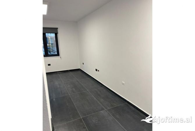 JAPIM ME QERA AMBIENT PER ZYRA TE SHUSHICAbot104238