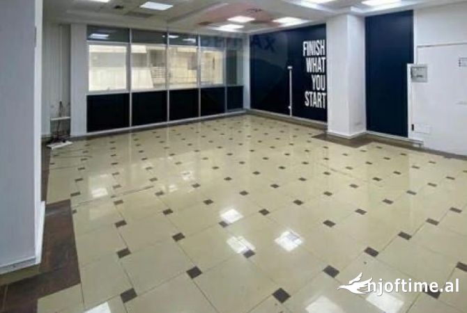 Ambiente Commerciale in Affitto 2+1 a Tirana - 800 Euro