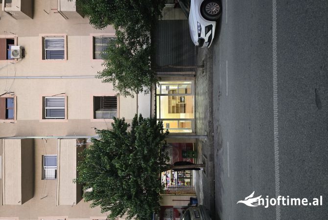 Ambiente Commerciale in Vendita 1+1 a Berat - 68,000 Euro