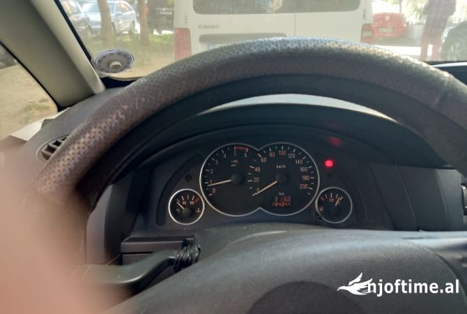 Makina ne shitje ne Tirane, Opel, 2004 Diesel,Kambio Manual Pagesa 2,600  Euro.