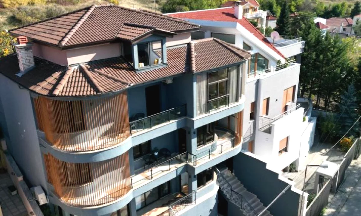 🏨 Hotel Modern Ne Shitje - Korce, Rr. e Vilave | me Pamje Panoramike mbi gjithe Korcen | 1,300,000 Euro🔥