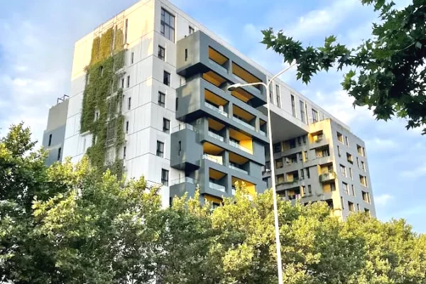 Shtepi ne shitje Apartament ne Tirane, 2+1, Mobilimi Bosh, pa mobiluar, Pagesa 297,000  Euro.