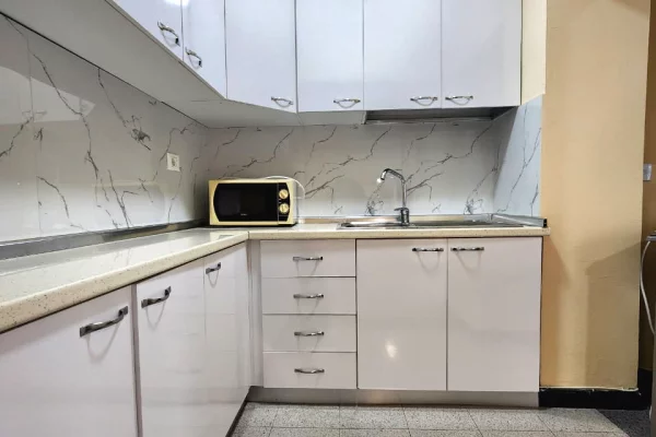 Shtepi me qera Apartament ne Tirane, 1+1, Mobilimi E mobiluar, Pagesa 55,000  Leke.