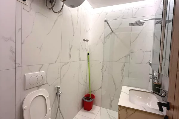 Me Qira: 1+1 (65m2) 📍Kodra e diellit/ Big Market (jo malore) Super investuar në detaje || Çdo gjë e re 🌸 50.000 Lekë/Muaj 🔥🔥