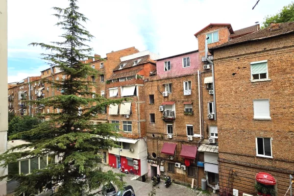 Shtepi me qera Apartament ne Tirane, 1+1, Mobilimi E mobiluar, Pagesa 65,000  Leke.
