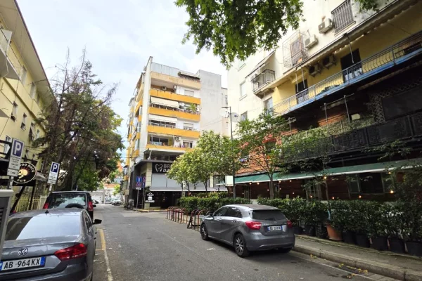 Shtepi me qera Apartament ne Tirane, 1+1, Mobilimi E mobiluar, Pagesa 65,000  Leke.