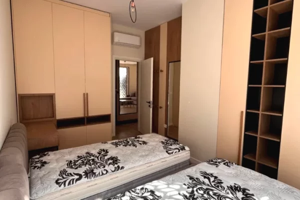 Shtepi me qera Apartament ne Tirane, 2+1, Mobilimi E mobiluar, Pagesa 90,000  Leke.
