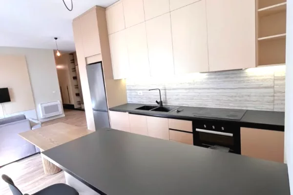 Shtepi me qera Apartament ne Tirane, 2+1, Mobilimi E mobiluar, Pagesa 90,000  Leke.