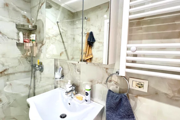 Shtepi me qera Apartament ne Tirane, 2+1, Mobilimi E mobiluar, Pagesa 70,000  Leke.