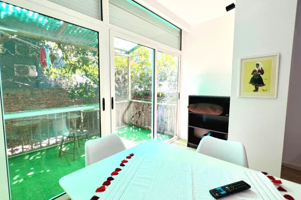 Shtepi me qera Apartament ne Tirane, 2+1, Mobilimi E mobiluar, Pagesa 70,000  Leke.