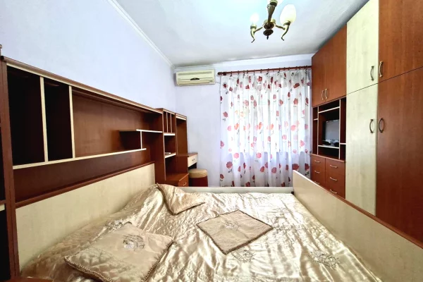 Shtepi me qera Apartament ne Tirane, 2+1, Mobilimi E mobiluar, Pagesa 1,000  Euro.